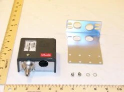 Danfoss 060-5231 - 6"/108# 1/4"MALE FLR AUTO SPDT