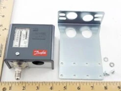 Danfoss 060-5239 - 6"-73# Auto SPDT 1/4" Flare