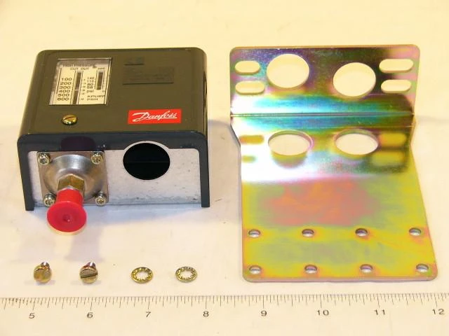 Danfoss 060-5243 - 100/600# KPU6W SPDT Auto 1/4"F 1 Danfoss 060-5243 - 100/600# KPU6W SPDT Auto 1/4"F